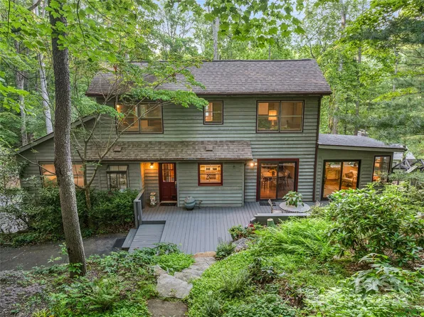 8 Cricket Ln, Asheville, NC 28804