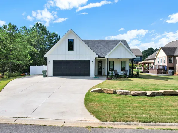 44 E Madison St, Chatsworth, GA 30705