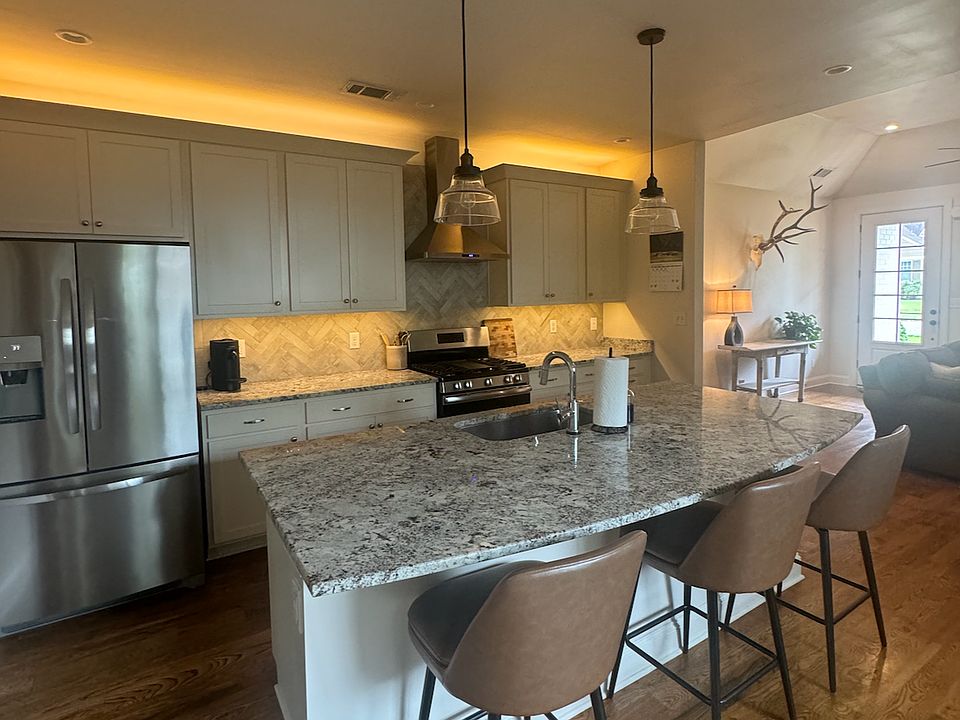 1st image of 3674 Charleswood Ave
