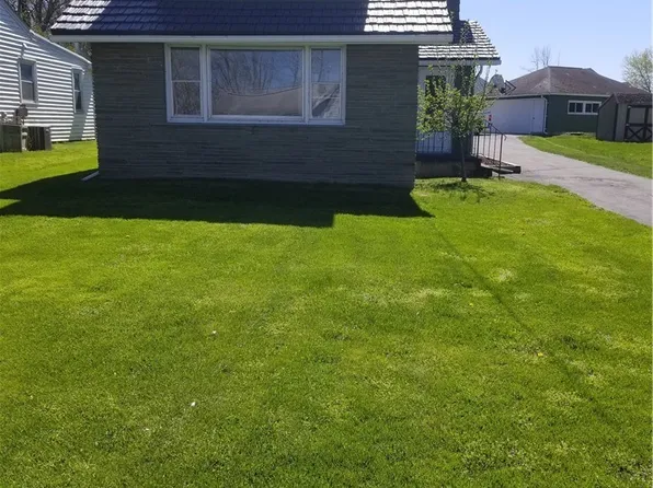 7134 Lakeshore Rd, Cicero, NY 13039