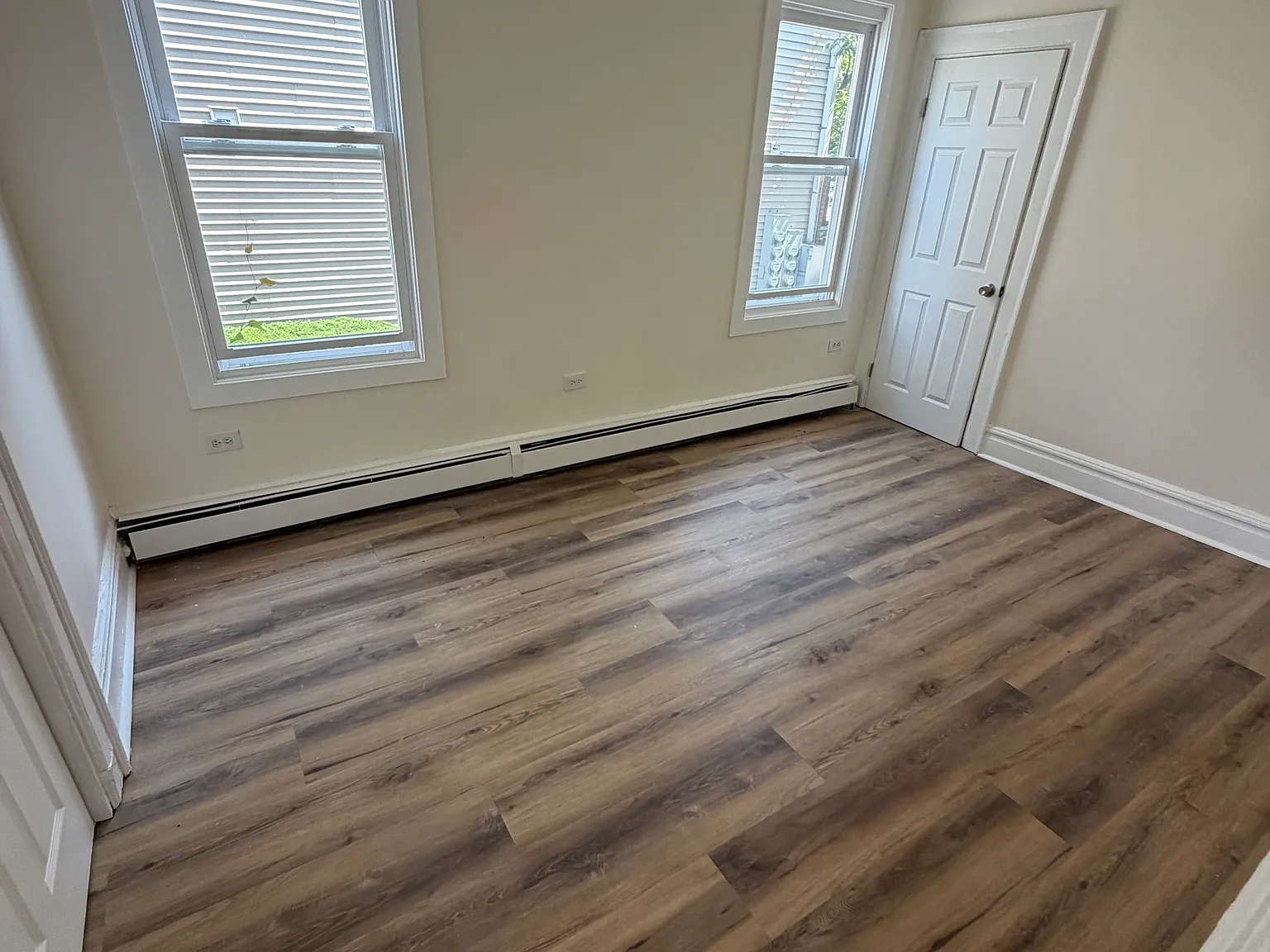3 bed, 1250 sqft, $2,400 — Photo 4