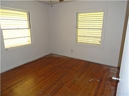 4th image of 2201 Meadow Ln