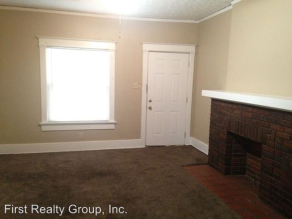 3rd image of 214 W Parkwood Dr
