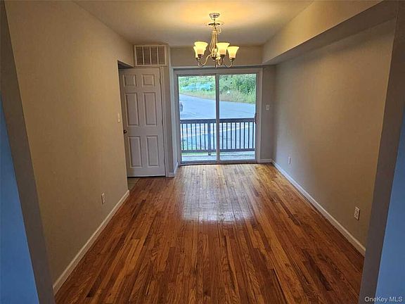 5th image of 18 Pavilion Ridge Way Unit 1