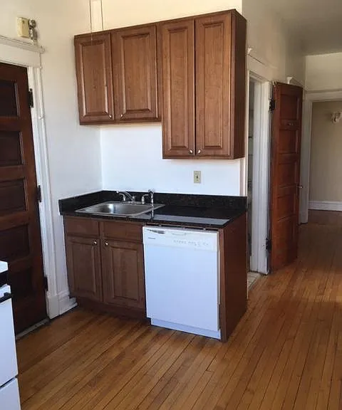 2208 W Berteau Ave #3 — Photo 7