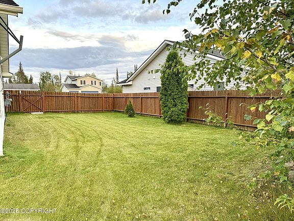4th image of 155 Sierra Heights St