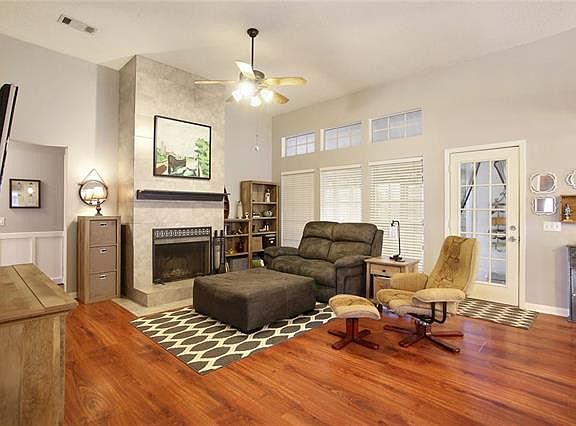 4th image of 2297 Country Club Dr