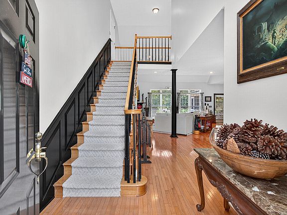 5th image of 194 Bellerive Ln
