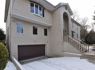 24068 Depew Ave, Flushing, NY 11363