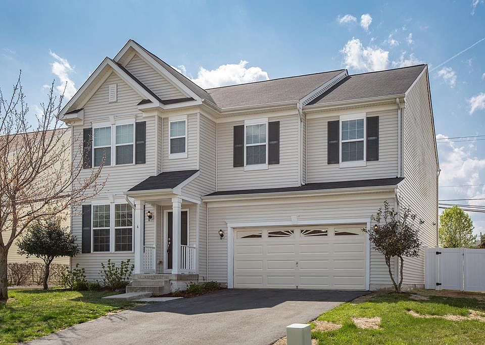1st image of 6 Iris Ln