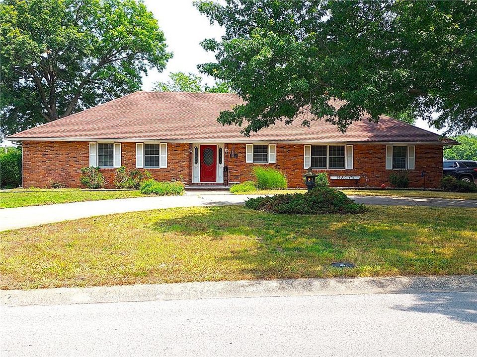 3301 McConnell Ave, Joplin, MO 64804 MLS 2440755 Zillow