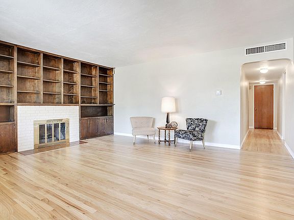 4th image of 3903 Hannett Ave NE