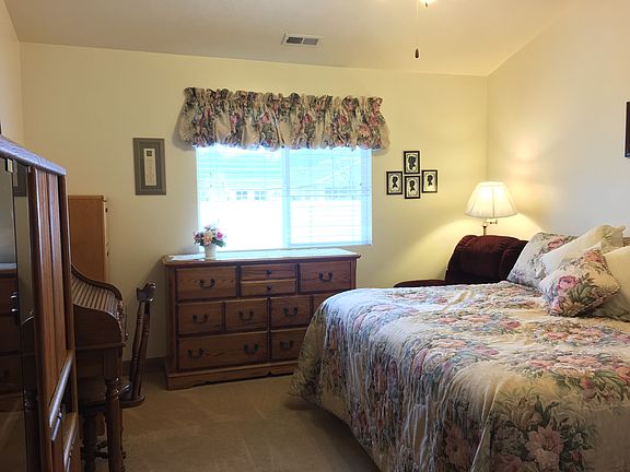 vaulted ceiling with fan