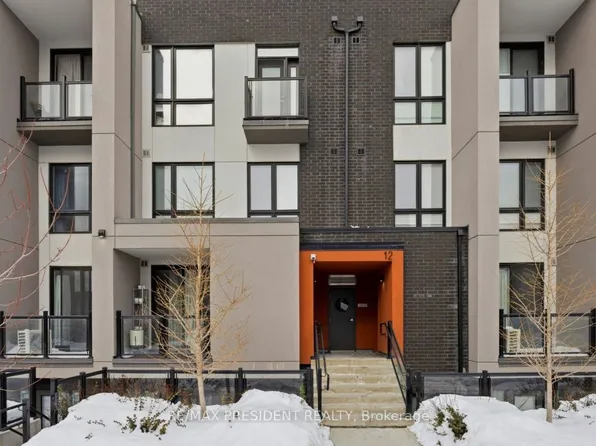 12 Marquette Ave #6, Toronto, ON M6A 0E1