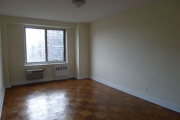 Rented by Corcoran | media 23