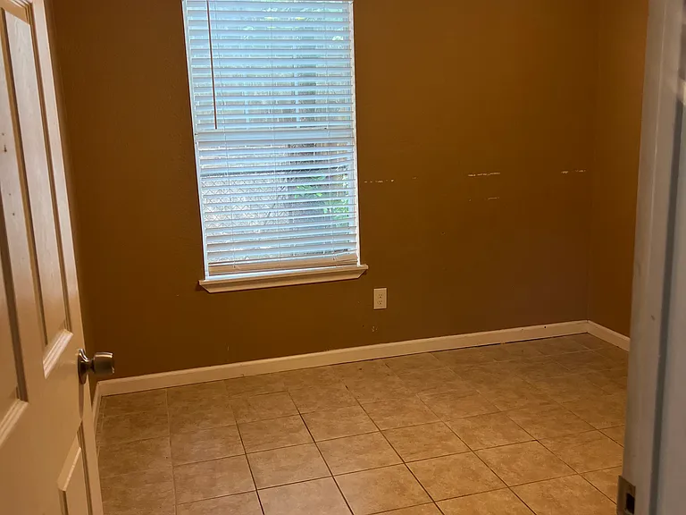 2806 Runnels St #102 — Photo 10
