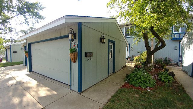 1st image of 231 Oakwood Ln