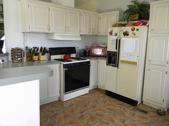 4th image of 27 Seville Ave