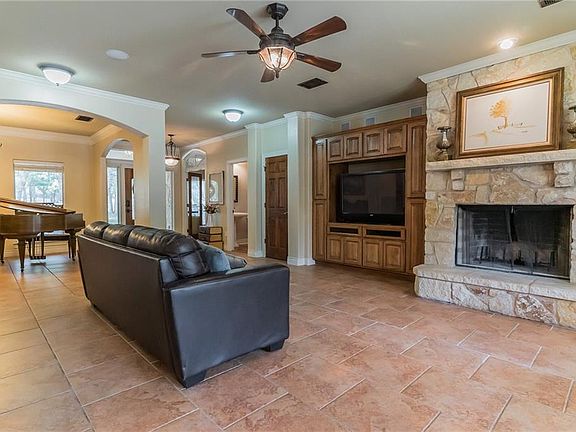 3rd image of 152 Iva Bell Ln