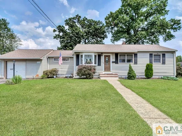 128 3rd St, Middlesex, NJ 08846