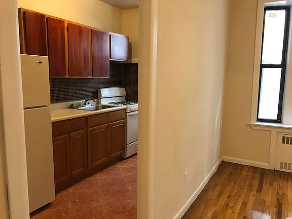 3rd image of 165 Audubon Ave APT 6