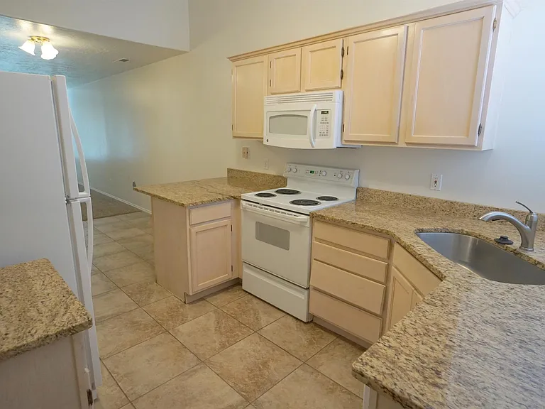 1580 W 1170 N — Photo 3