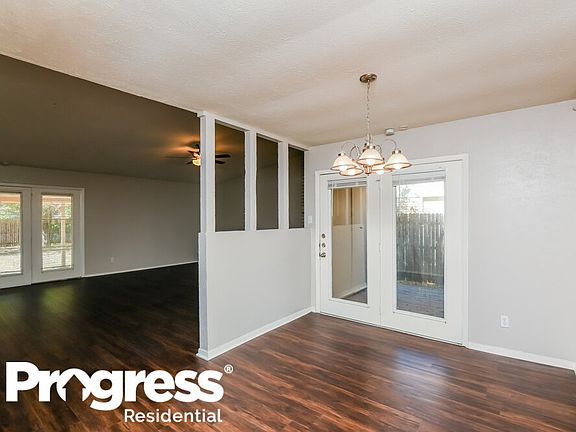 4th image of 7656 Parkwood Ln