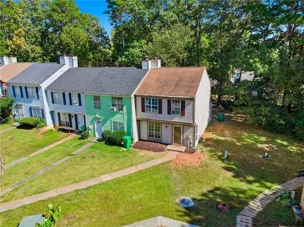 5651 Wells Cir, Stone Mountain, GA 30087