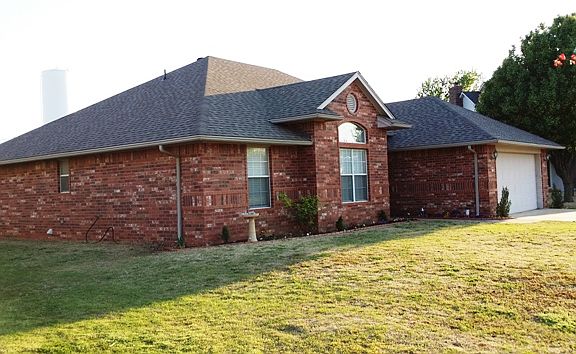 3rd image of 1713 Hillcrest Dr