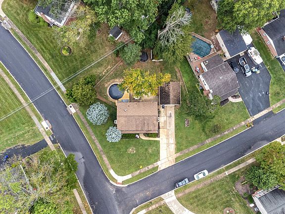 2nd image of 1302 Marywood Dr