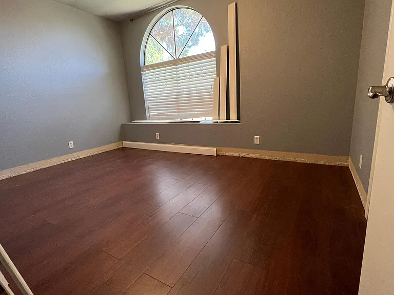 862 E Hearne Way — Photo 18