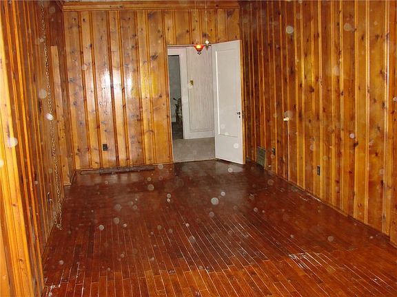 5th image of 207 Summit St