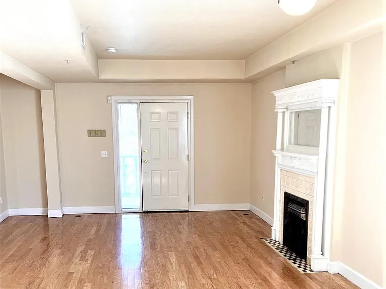 1647 N Clarkson St #3 — Photo 5