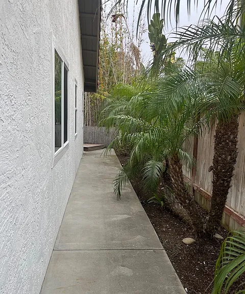 630 Poinsettia Park N — Photo 23
