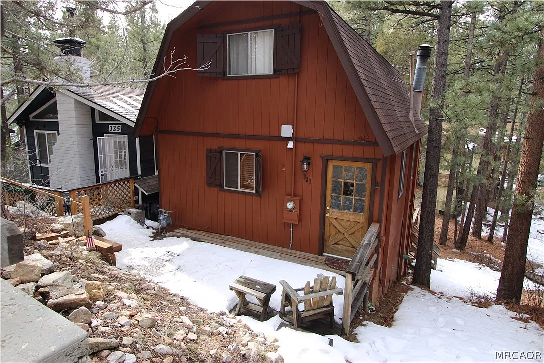 2 bed, 1.0 bath, 1068 sqft, $1,600 — Photo 1