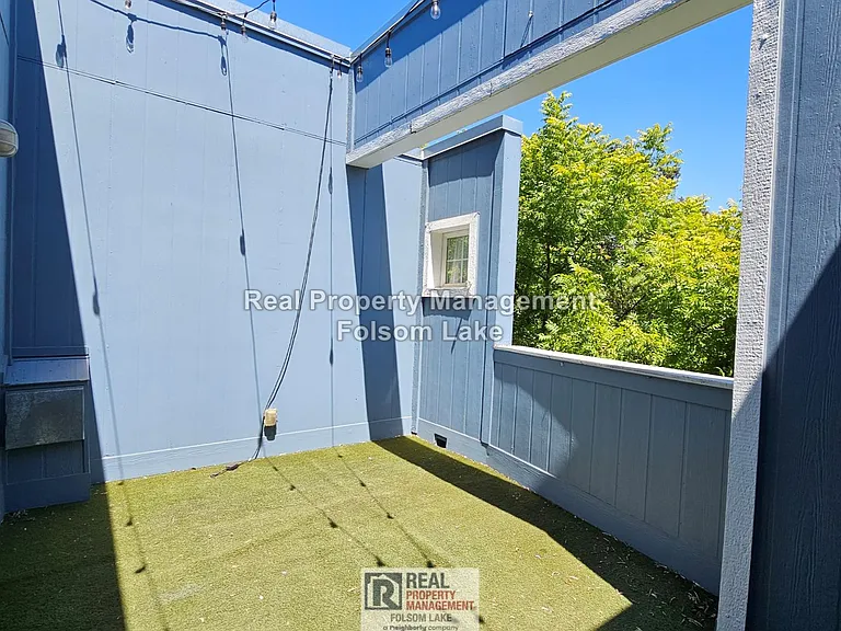 405 Harriet Ln — Photo 16