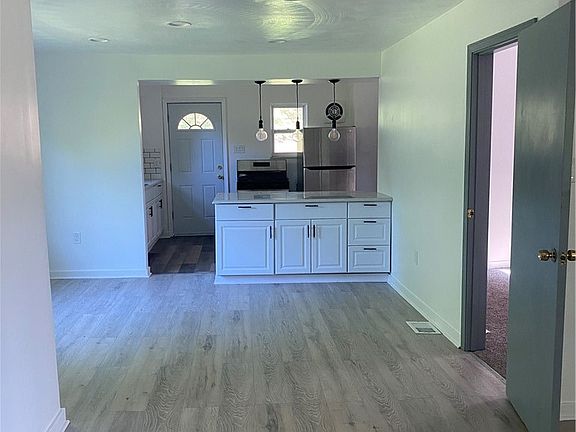 4th image of 1371 Crucible St