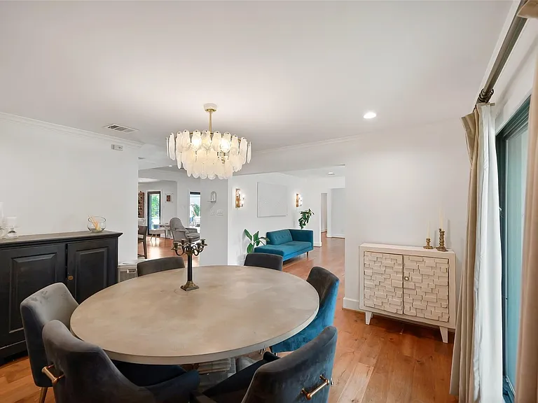 9411 Endicott Ln — Photo 10