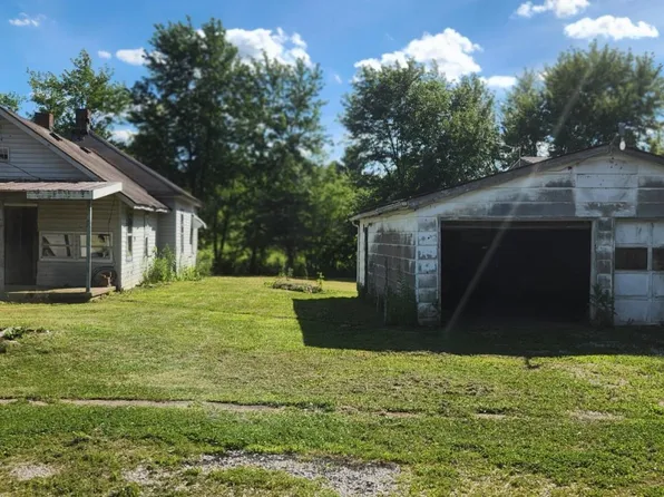 11645 E 1st St, Bicknell, IN 47512