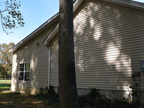 4th image of 35340 Pine Ct