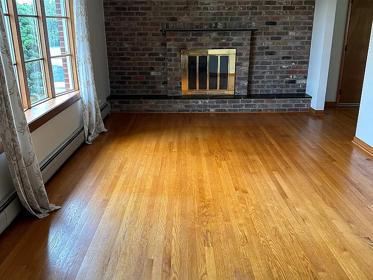 561 Broadview Dr — Photo 3