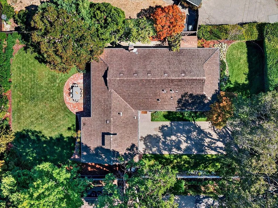 1032 Riverside Dr