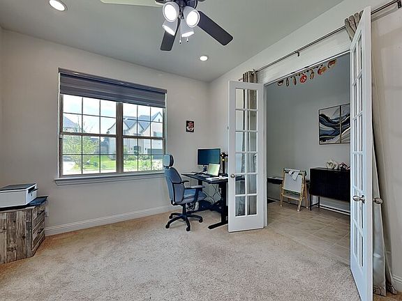 4th image of 2931 Genevieve Ln