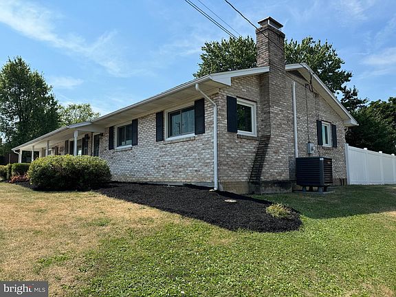 5th image of 106 W Walter Ave