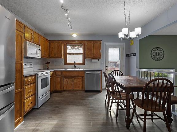 5th image of 8817 NE 75th St
