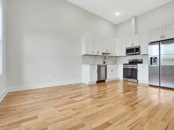 34 Van Reypen Street image 9 of 25