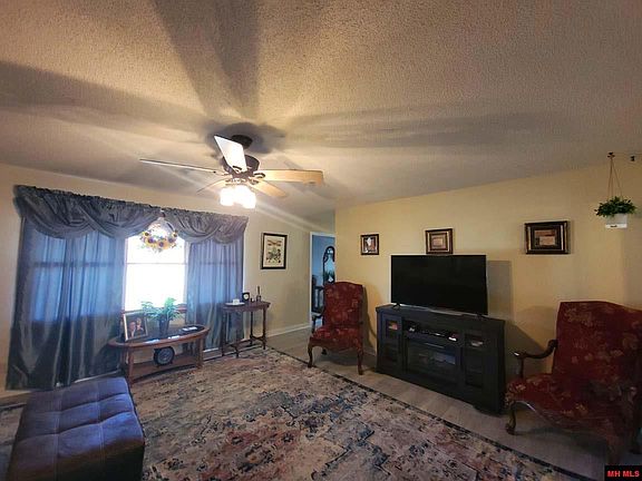 5th image of 998 Courtney Ln