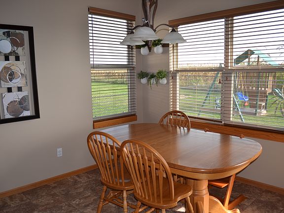4th image of 650 Strathmoor Dr