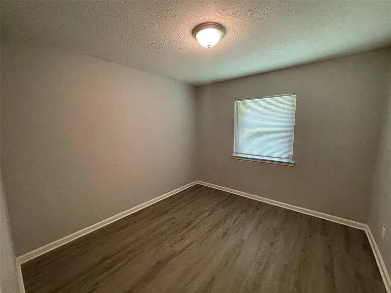 5748 Bowling Dr — Photo 13