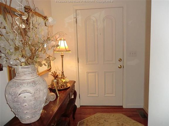 Open the Front Door to a Nice Entrance and an Easy Lifestyle!